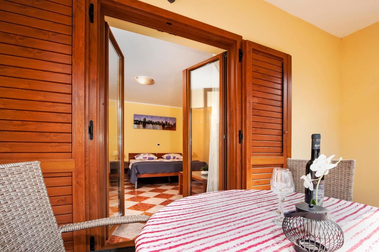 Апартаменты Casa Leona Ровинь Экстерьер фото