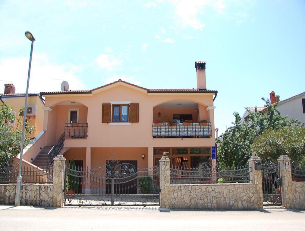 Апартаменты Casa Leona Ровинь Экстерьер фото