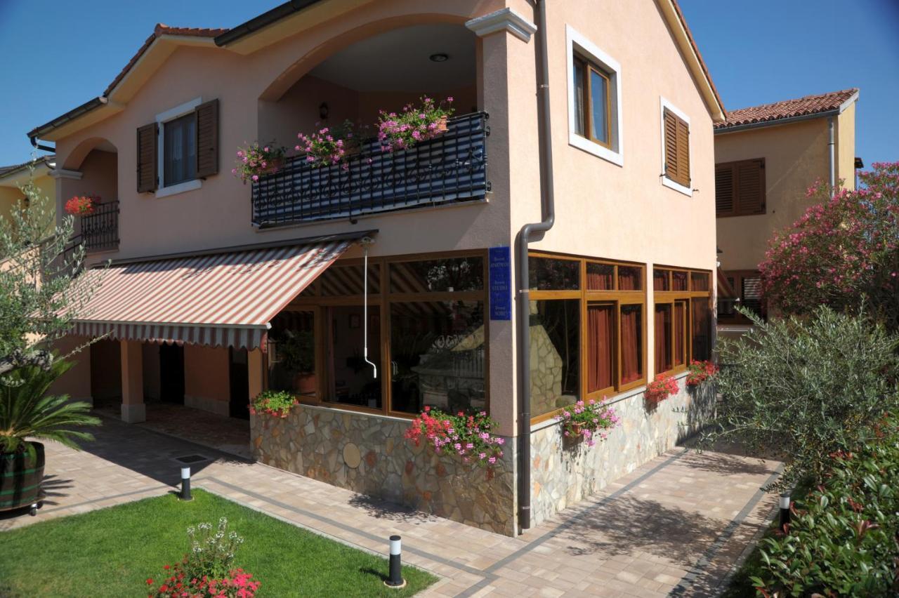 Апартаменты Casa Leona Ровинь Экстерьер фото